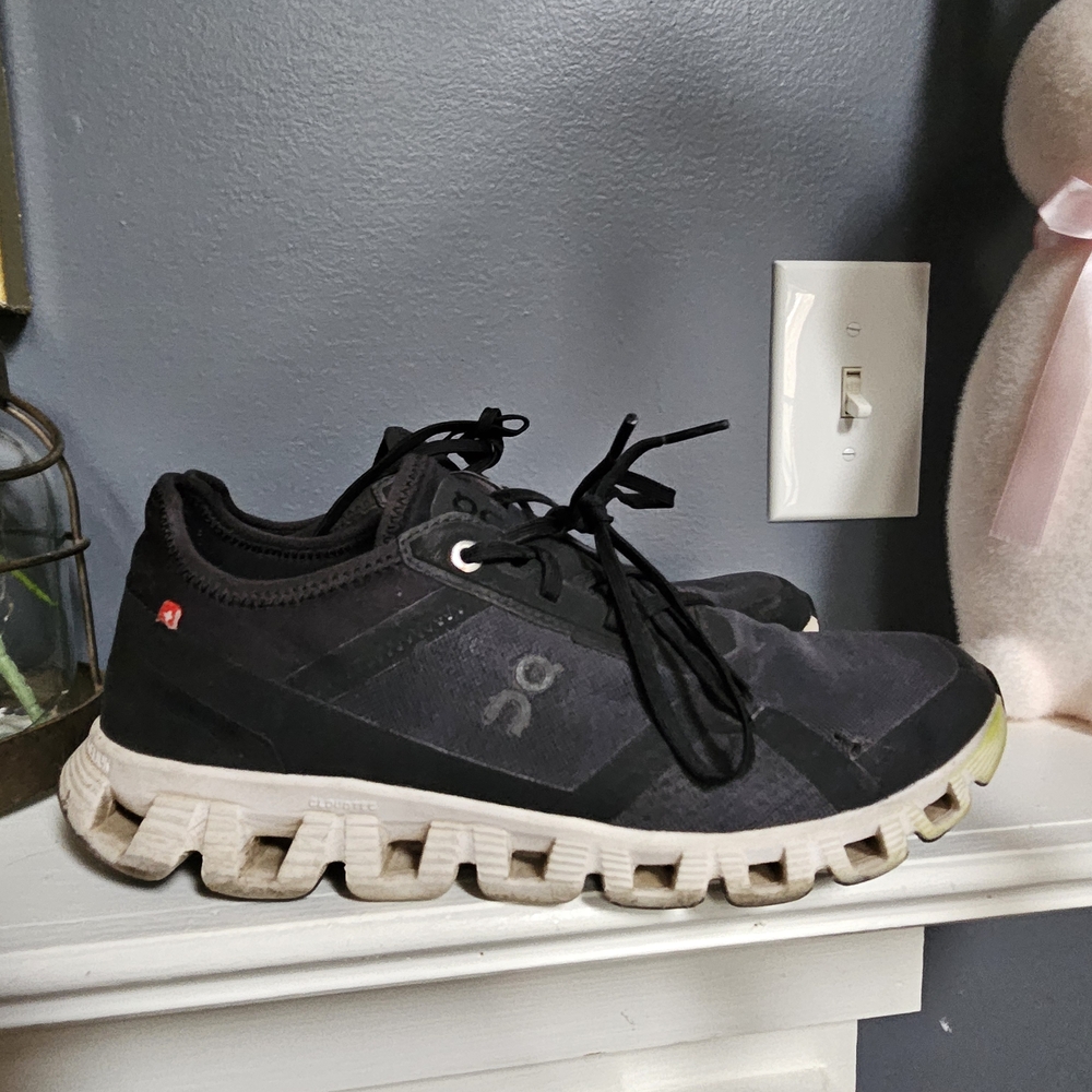 Womens Size 9OnCloud Running Shoes - Black. As Is Condition